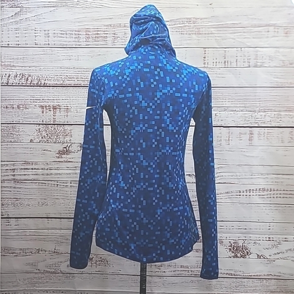 Nike Pro dri-fit hoodie - Picture 4 of 9